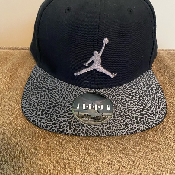 Jordan jumpman snapback hat elephant print bill and sticker New never worn - Picture 4 of 5